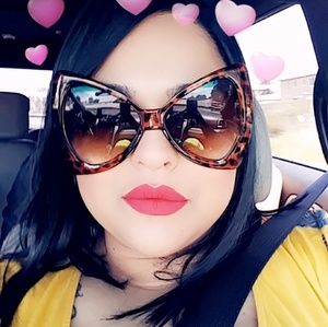 Meet your Posher, Deborah